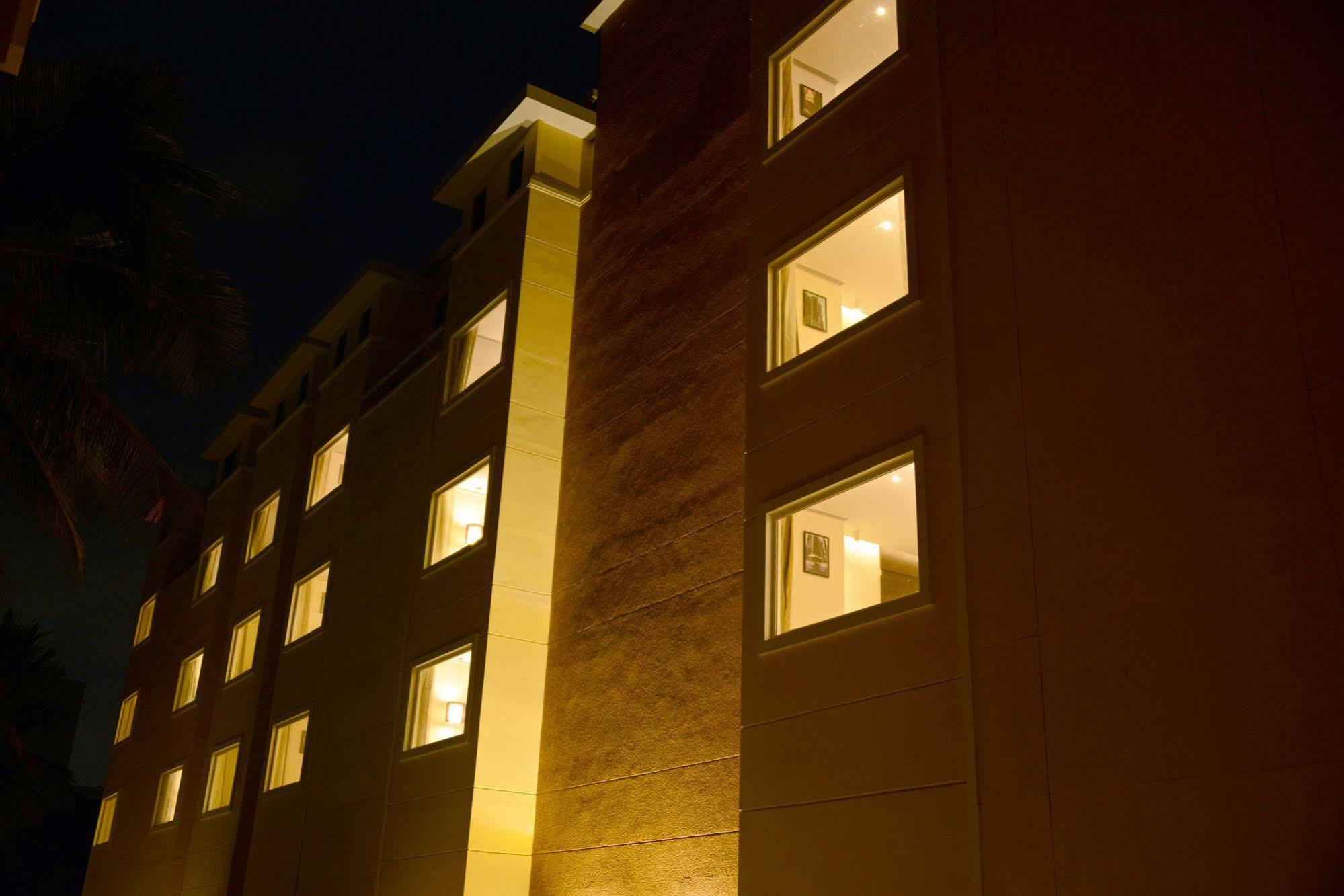 Hotel Blu Iris Čennai Exteriér fotografie