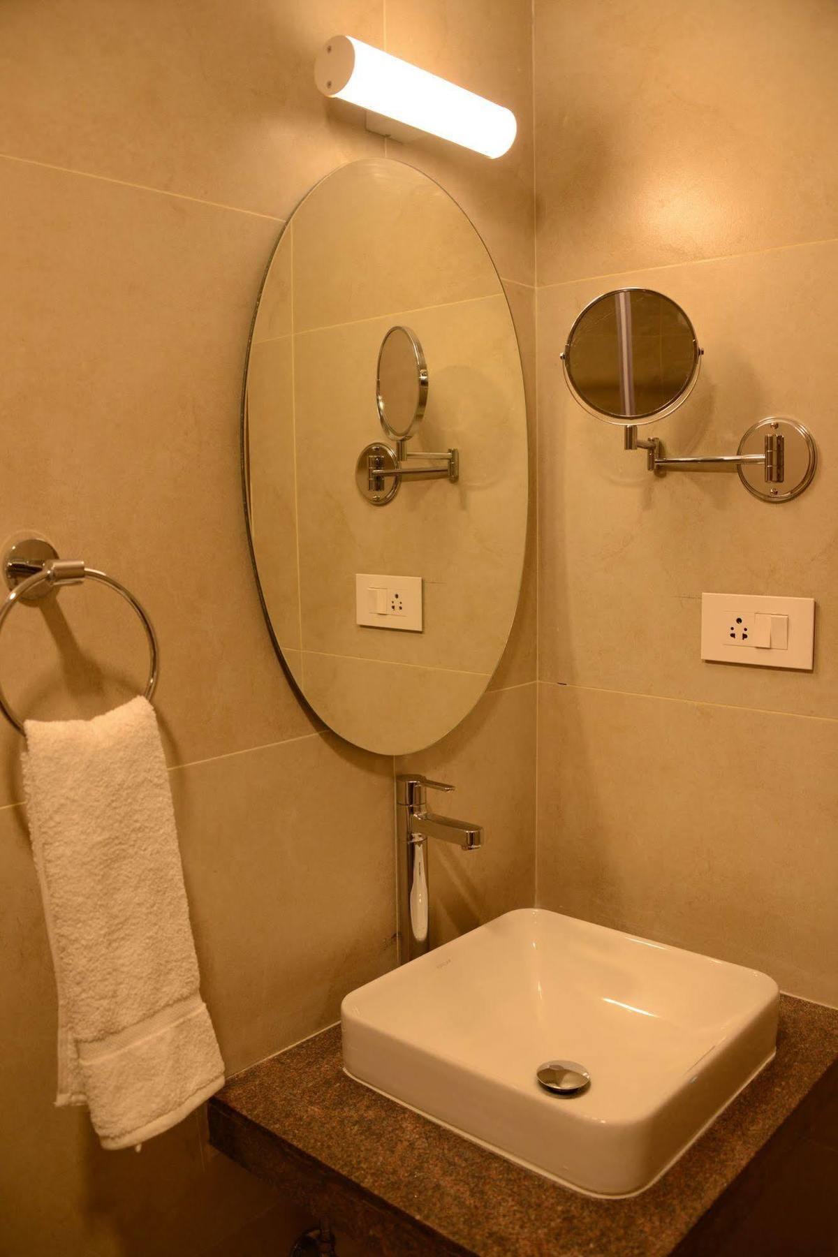 Hotel Blu Iris Čennai Exteriér fotografie